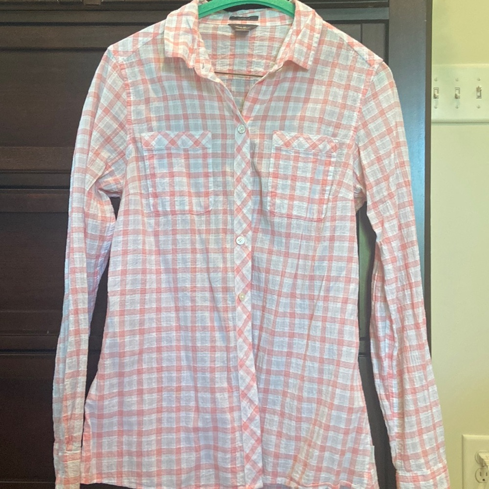 White and pink textured gingham button up. Small. Eddie Bauer.